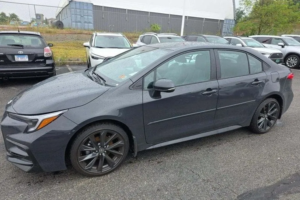 2025 Toyota Corolla SE photo 1