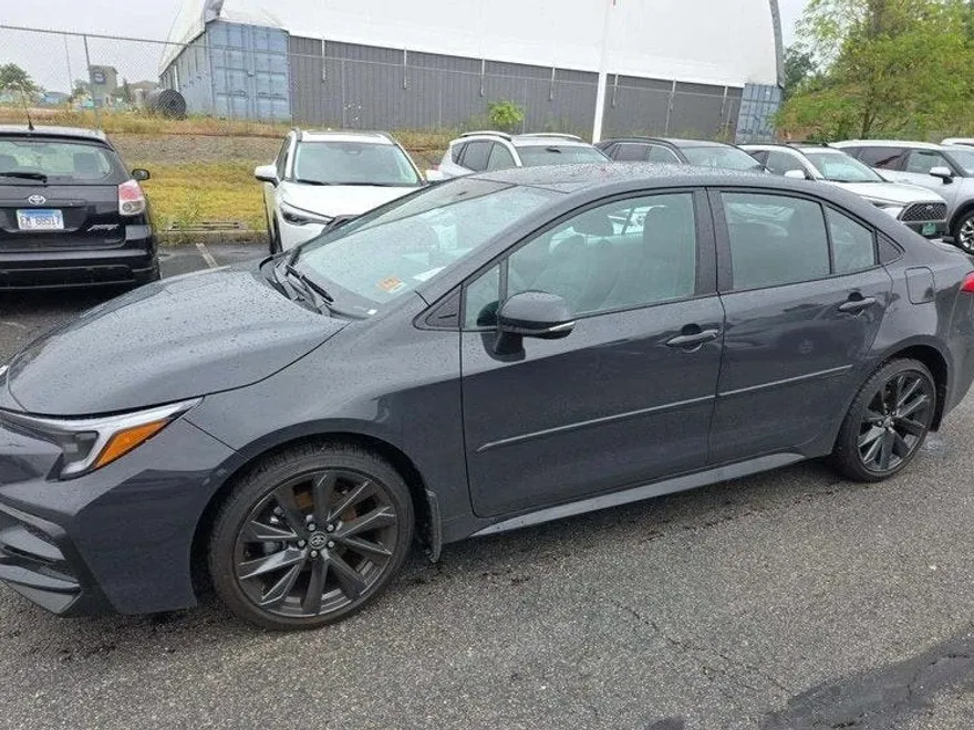 2025 Toyota Corolla SE photo 1