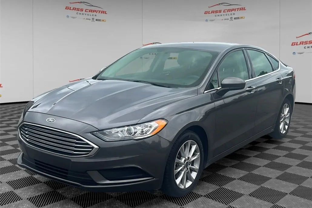 2017 Ford Fusion SE photo 1