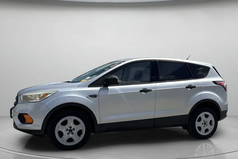 2017 Ford Escape S photo 1