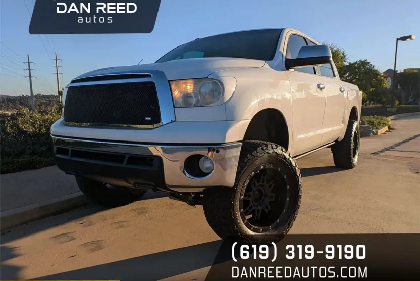 2013 Toyota Tundra CrewMax Platinum photo 1