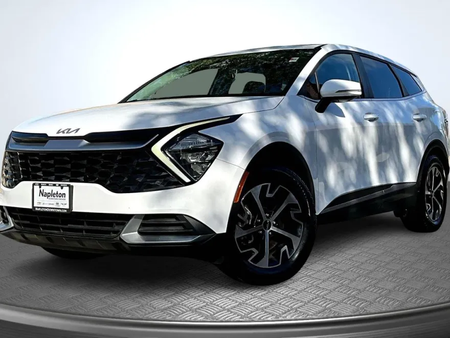 2023 Kia Sportage EX photo 1