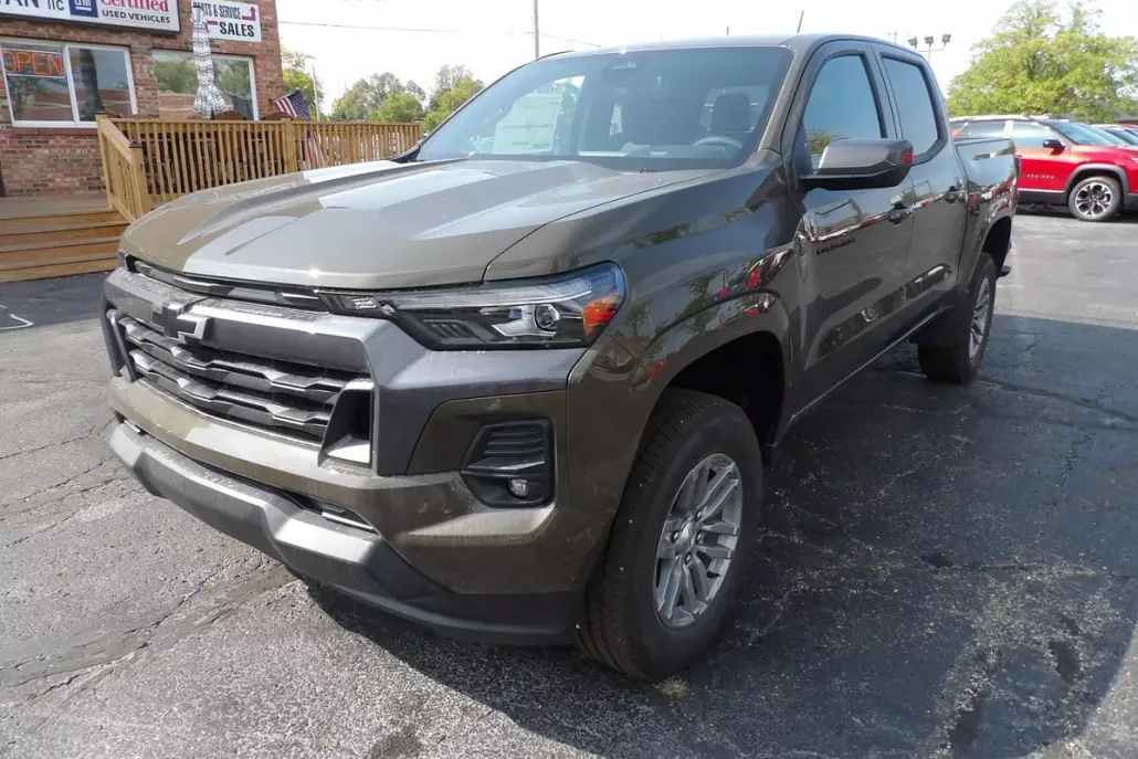 2024 Chevrolet Colorado LT photo 1
