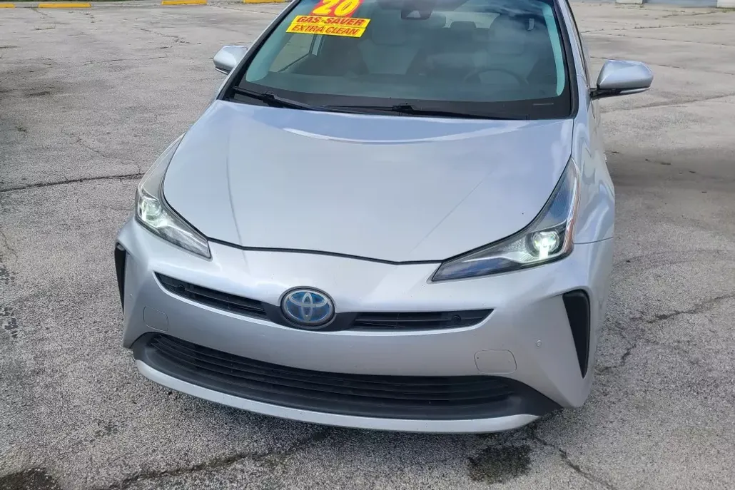 2020 Toyota Prius LE photo 1