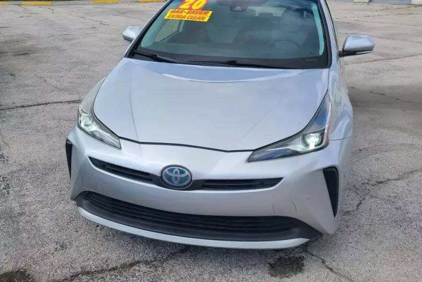 2020 Toyota Prius LE photo 1