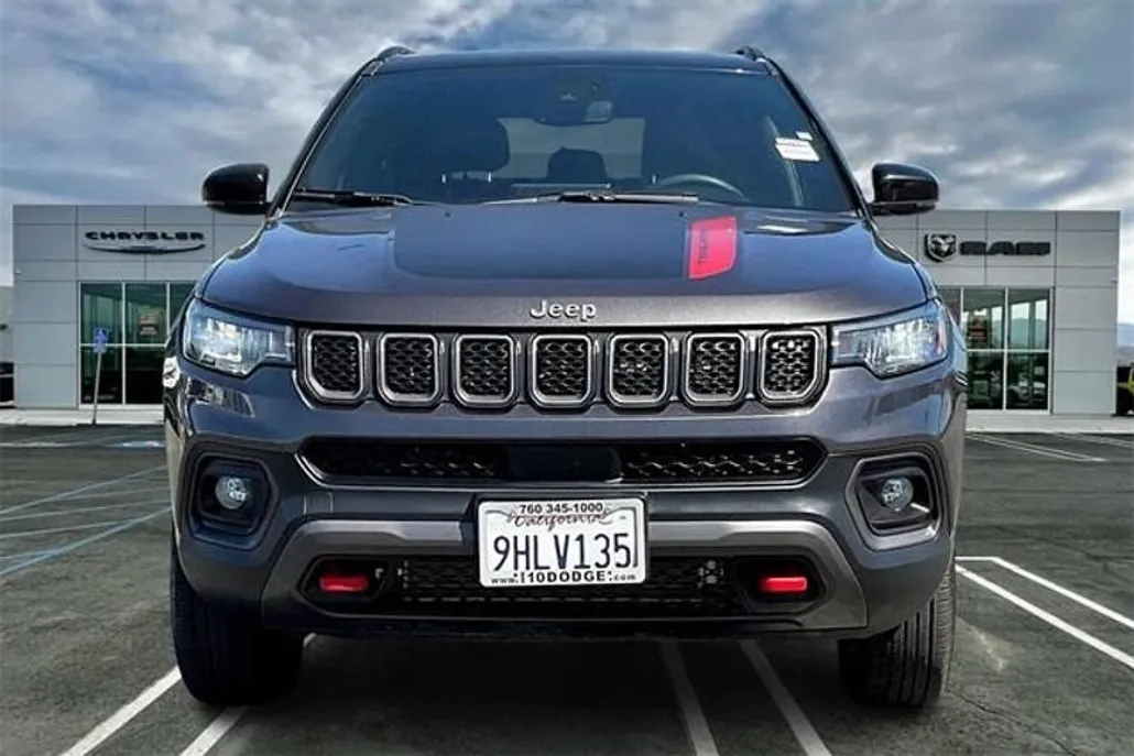 2023 Jeep Compass Trailhawk photo 1
