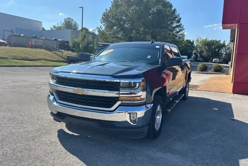 2018 Chevrolet Silverado 1500 LT photo 1