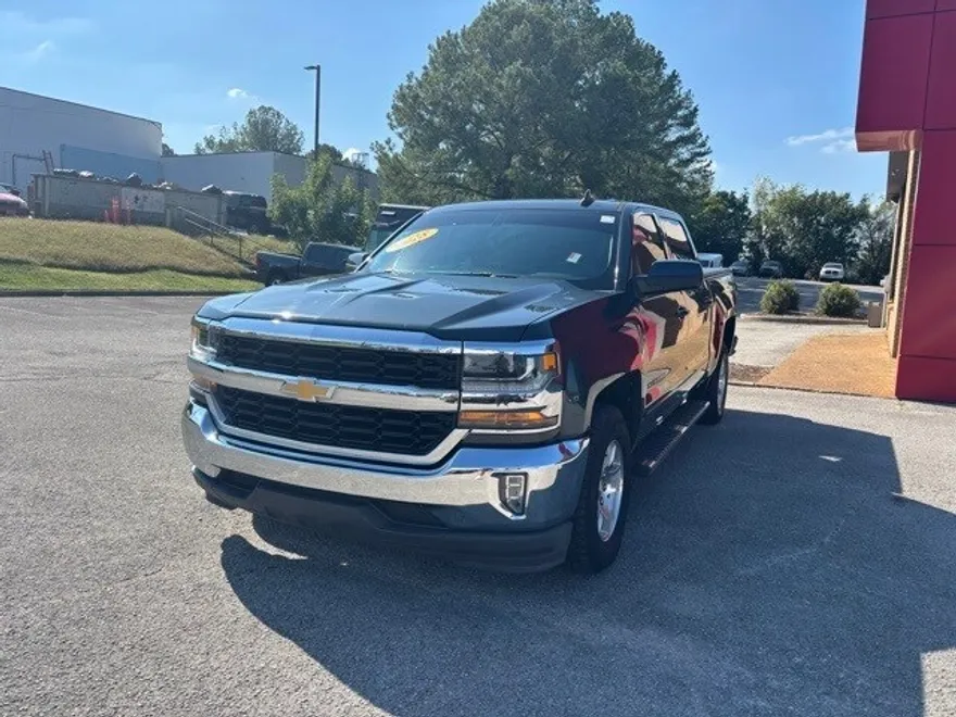 2018 Chevrolet Silverado 1500 LT photo 1