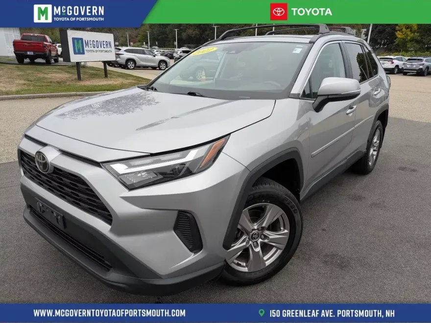 2022 Toyota RAV4 XLE photo 1
