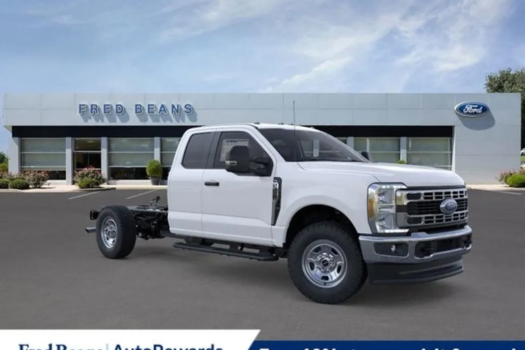 2025 Ford F-350 XL photo 1