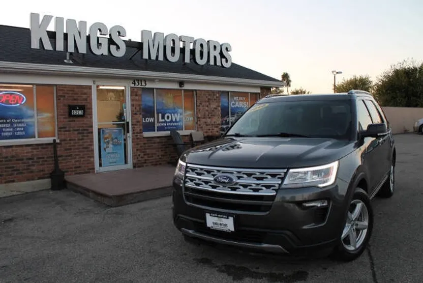 2018 Ford Explorer XLT photo 1