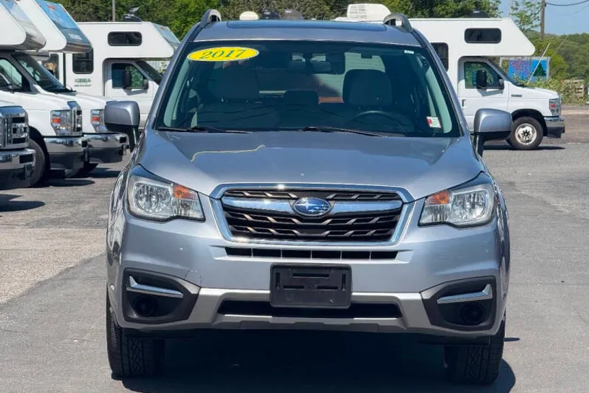 2017 Subaru Forester 2.5i Premium photo 1