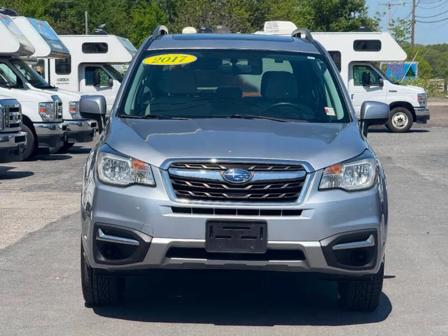 2017 Subaru Forester 2.5i Premium photo 1