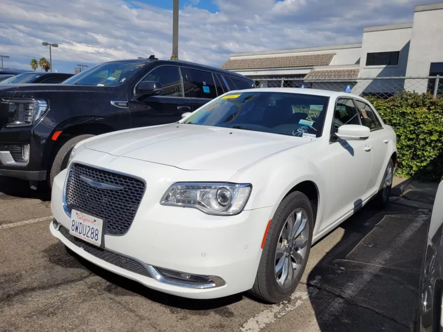 2021 Chrysler 300 Touring photo 1