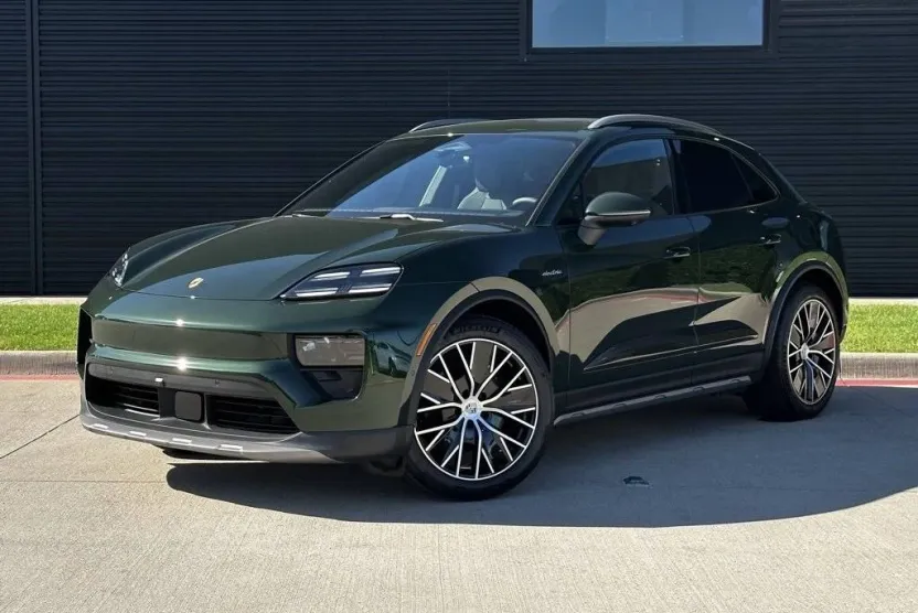 2025 Porsche Macan 4 Electric photo 1