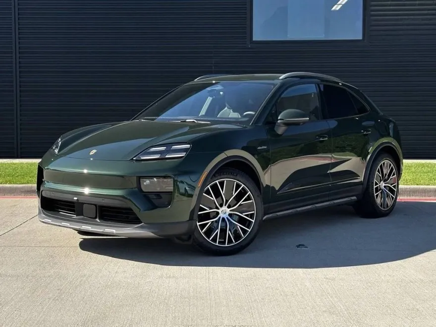 2025 Porsche Macan 4 Electric photo 1