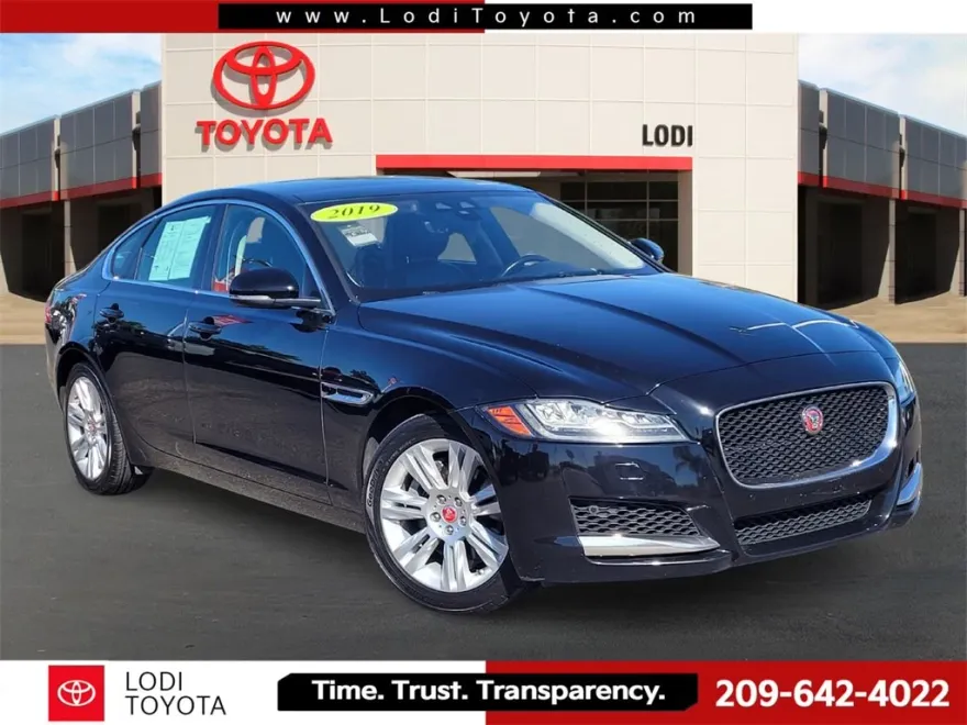 2019 Jaguar XF 25t Prestige photo 1