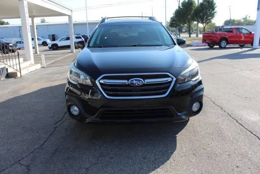 2018 Subaru Outback 2.5i Premium photo 1