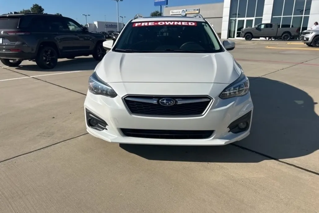 2017 Subaru Impreza 2.0i Premium photo 1