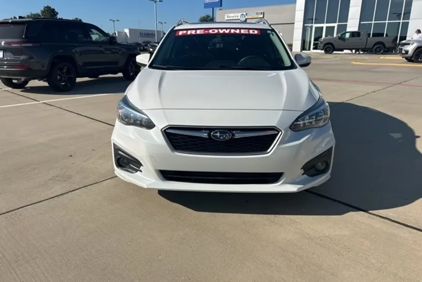 2017 Subaru Impreza 2.0i Premium photo 1