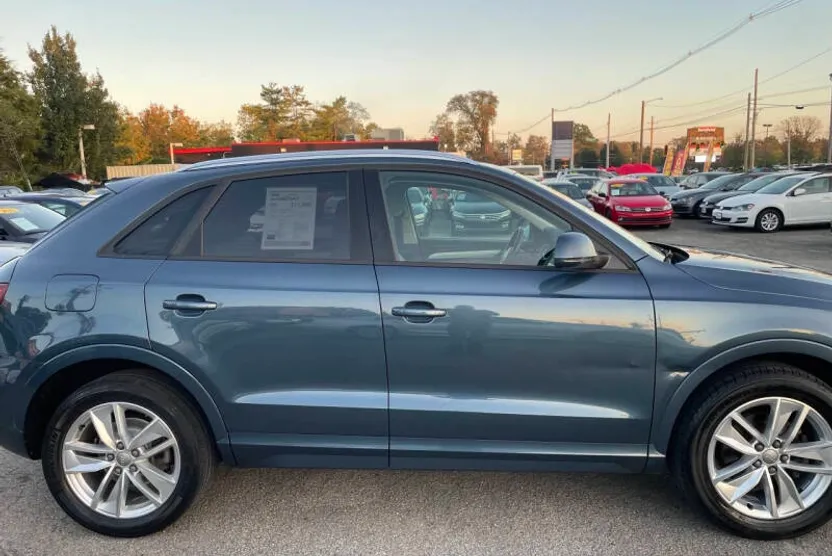 2017 Audi Q3 Premium photo 1