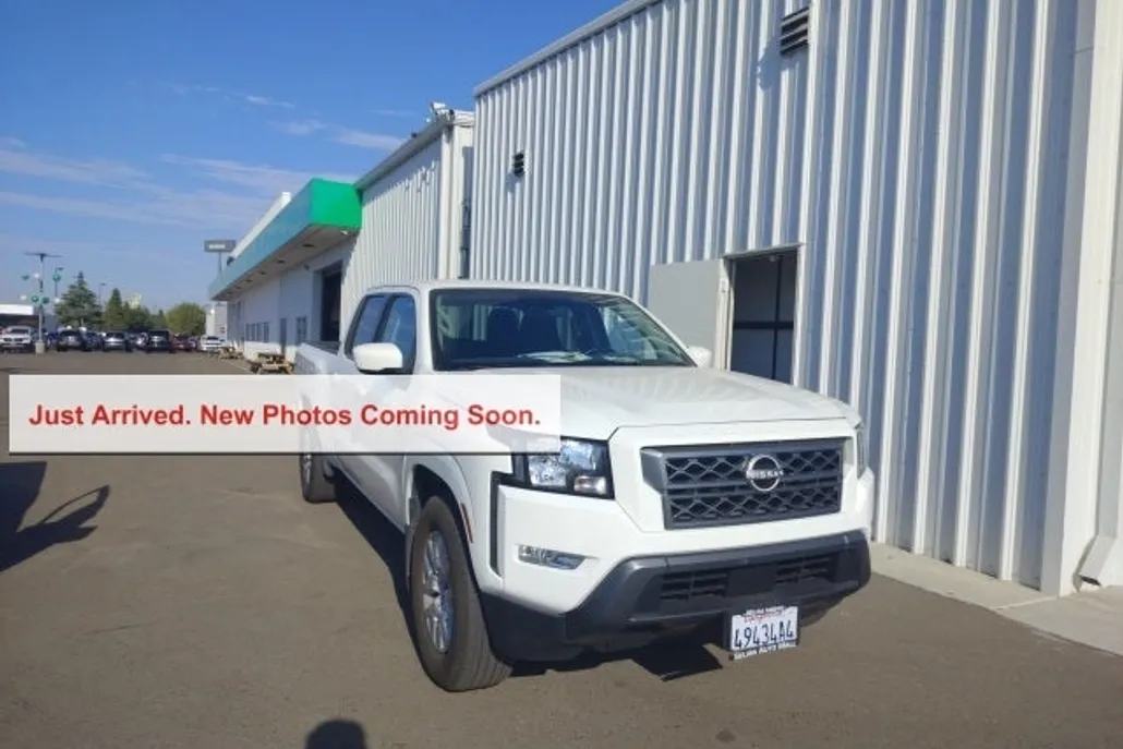 2024 Nissan Frontier SV photo 1