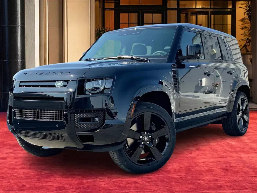 2025 Land Rover Defender 110 V8 photo 1