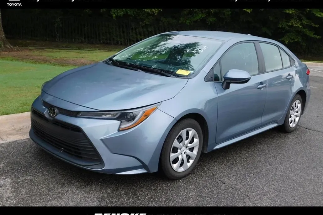 2023 Toyota Corolla LE photo 1