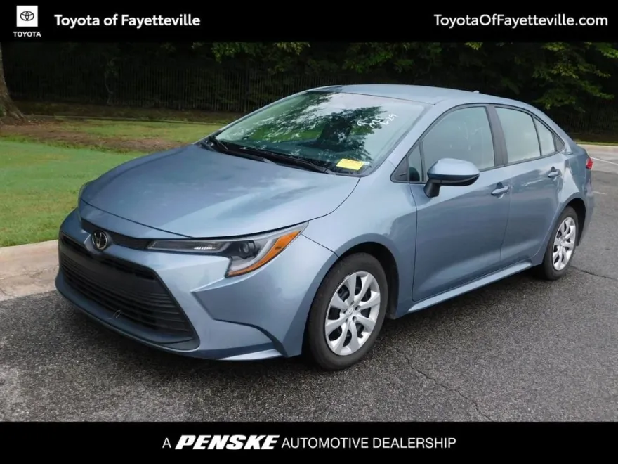 2023 Toyota Corolla LE photo 1
