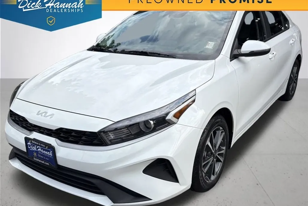 2023 Kia Forte LXS photo 1