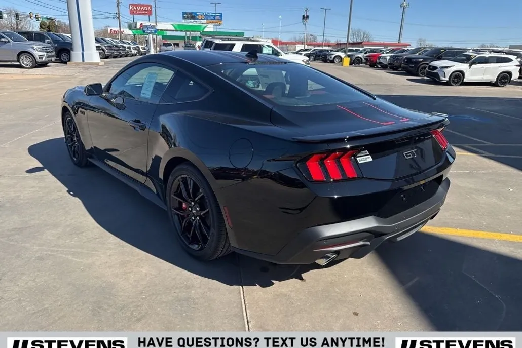 2025 Ford Mustang GT Premium photo 1