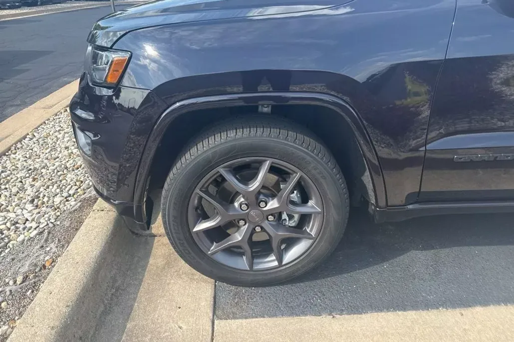2021 Jeep Grand Cherokee Anniversary Edition photo 1