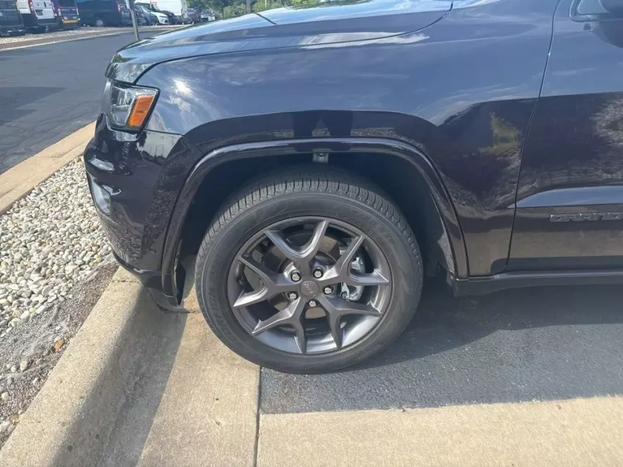 2021 Jeep Grand Cherokee Anniversary Edition photo 1