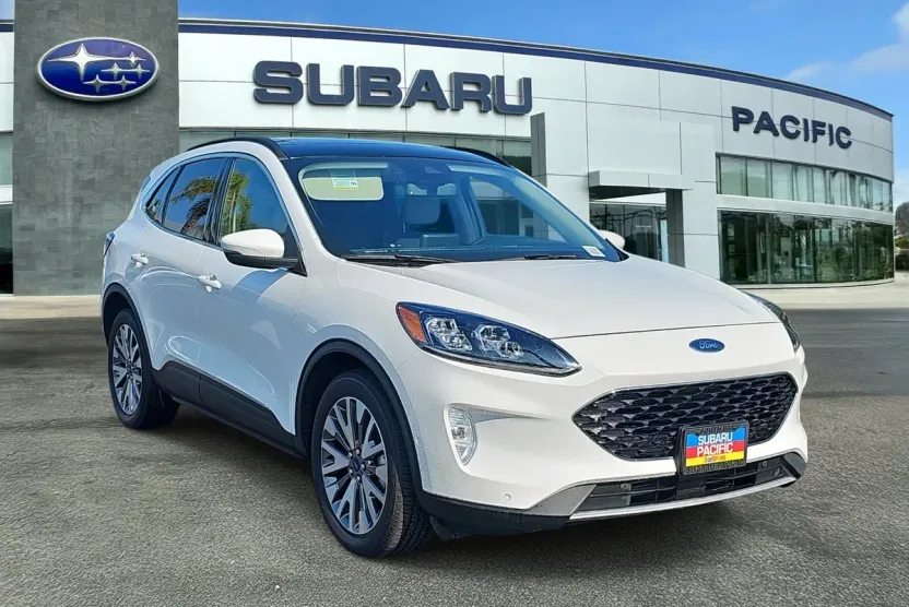 2020 Ford Escape Titanium photo 1