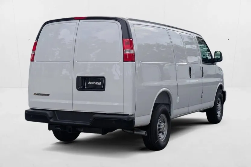 2025 Chevrolet Express Cargo 2500 Base photo 1