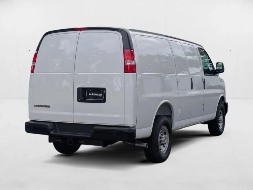 2025 Chevrolet Express Cargo 2500 Base photo 1