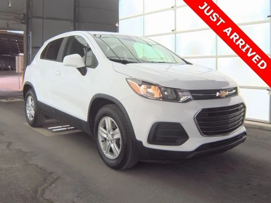 2020 Chevrolet Trax LS photo 1