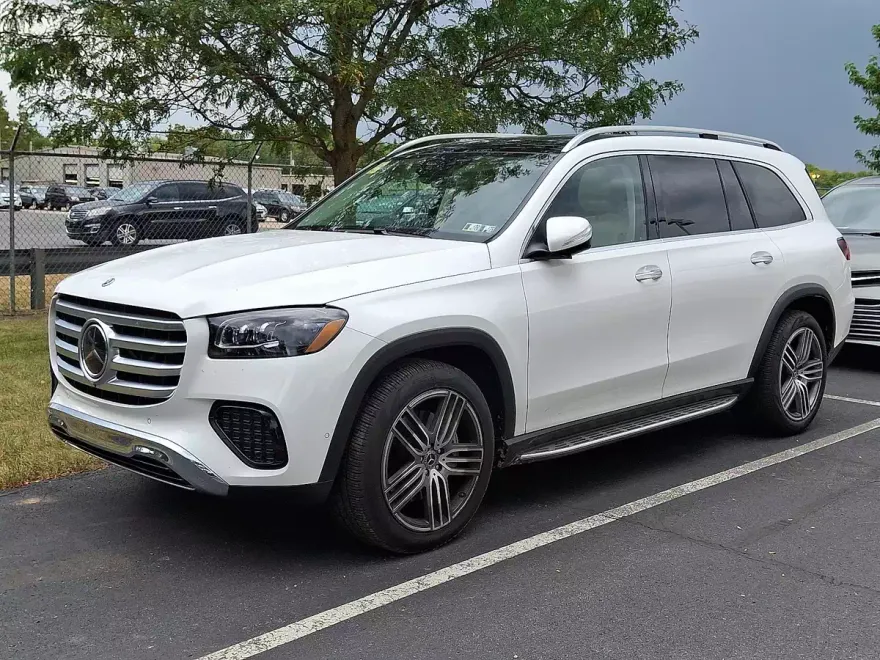 2024 Mercedes Benz GLS 450 4MATIC photo 1