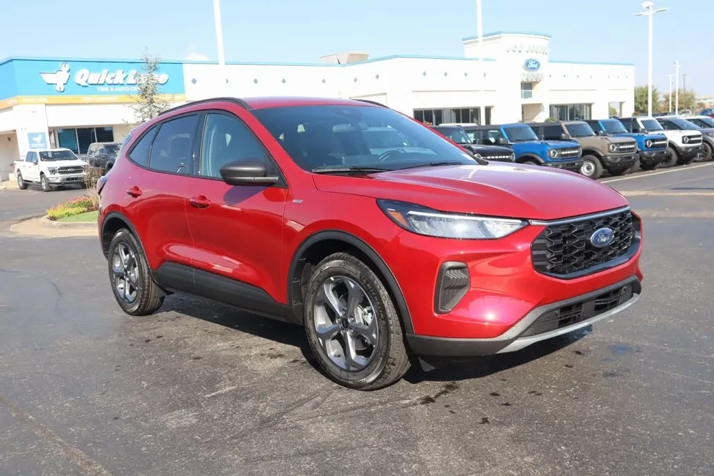 2026 Ford Escape ST-Line photo 1