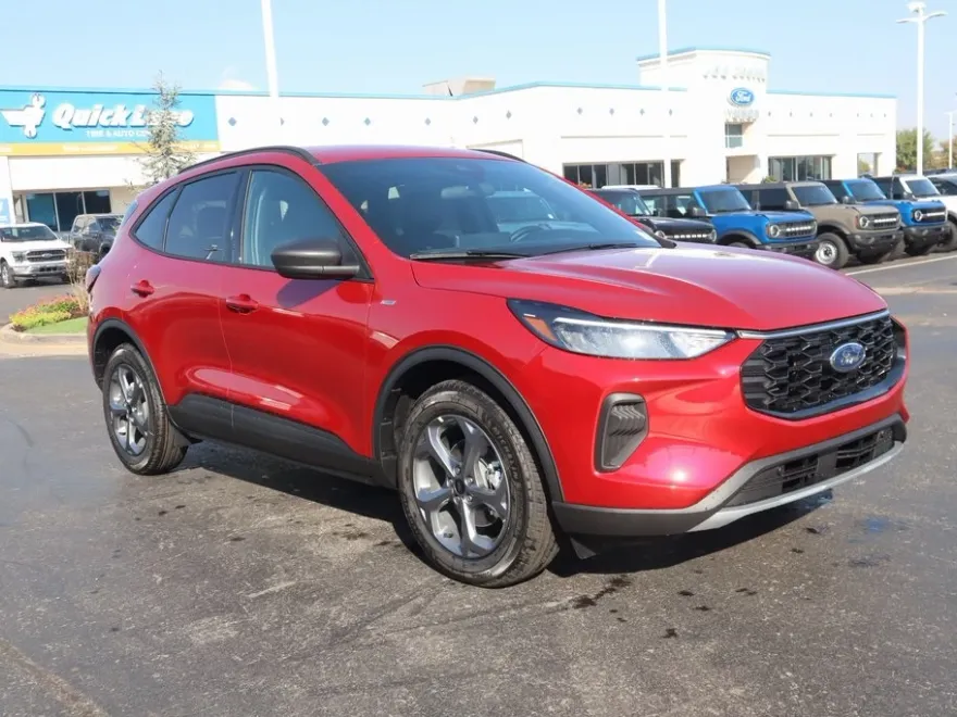 2026 Ford Escape ST-Line photo 1