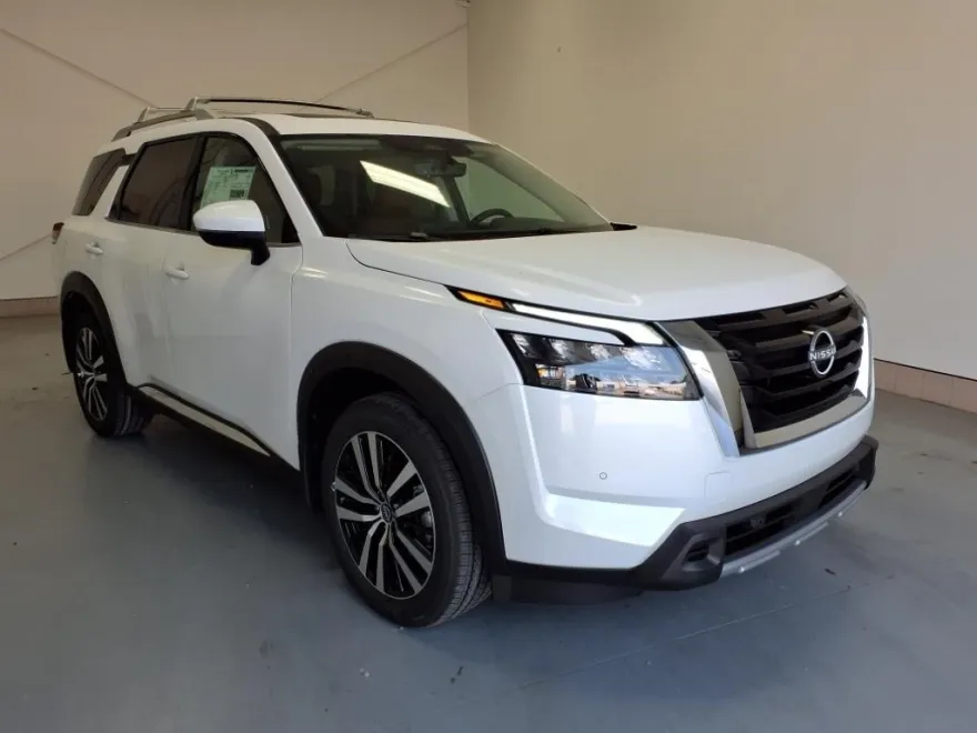2025 Nissan Pathfinder Platinum photo 1