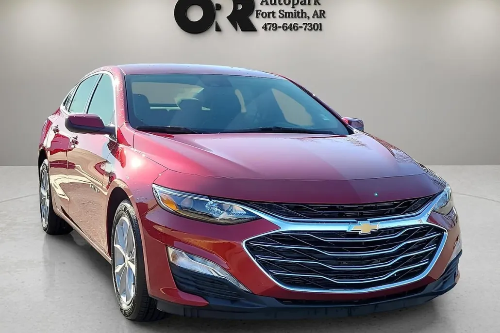 2025 Chevrolet Malibu 1LT photo 1