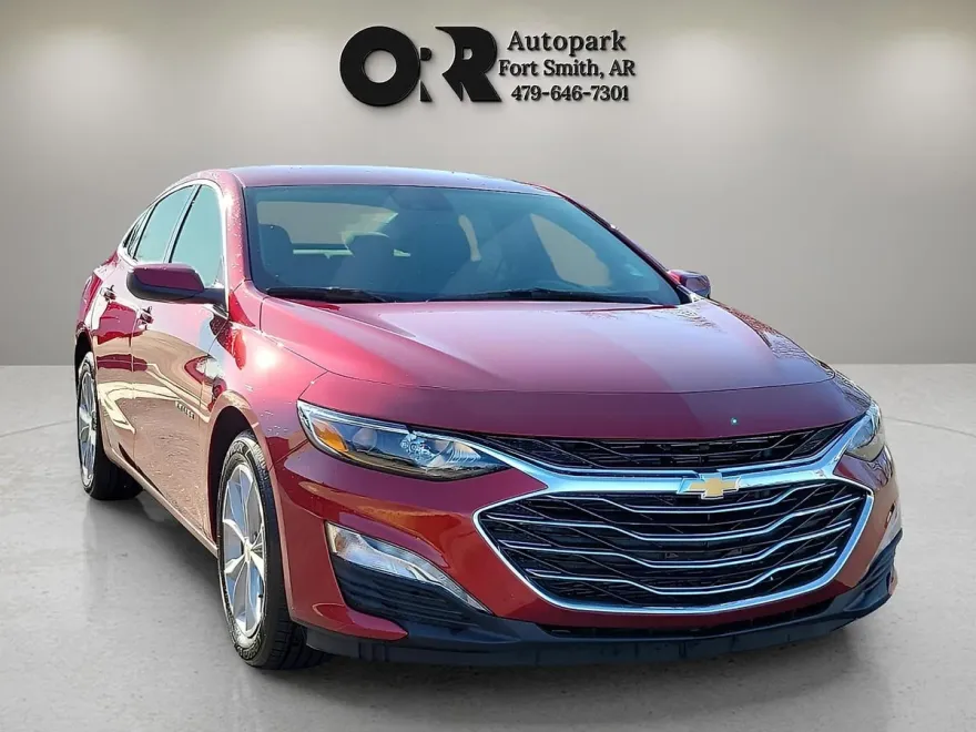 2025 Chevrolet Malibu 1LT photo 1