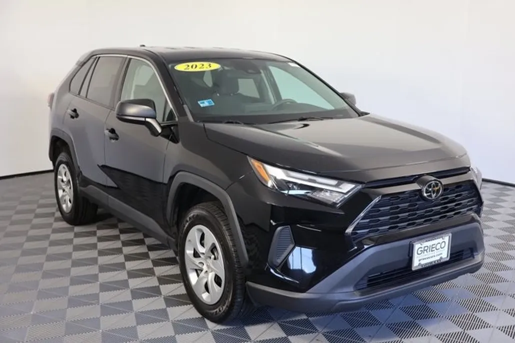 2023 Toyota RAV4 LE photo 1