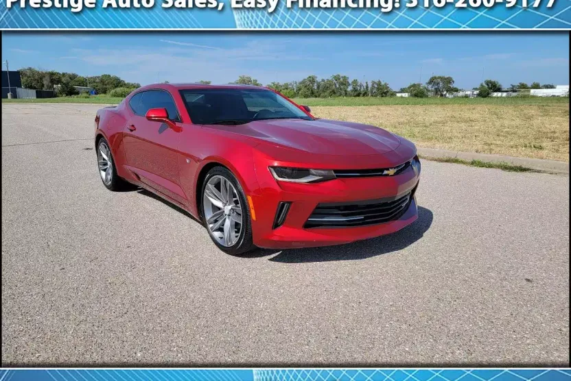 2017 Chevrolet Camaro 1LT photo 1