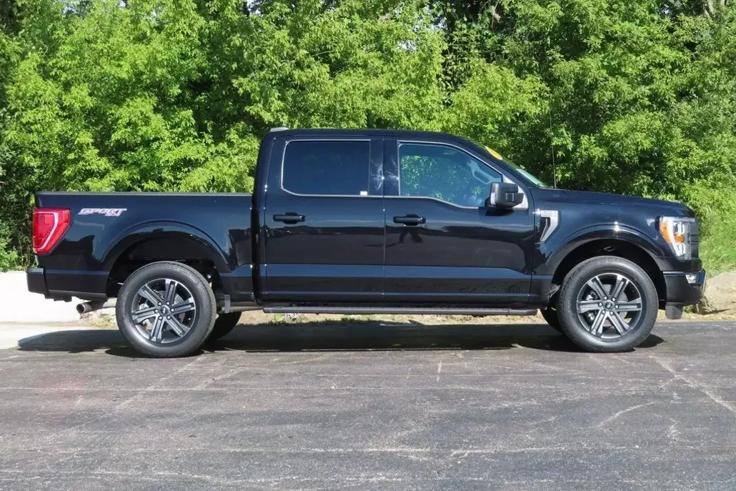 2023 Ford F-150 XL photo 1