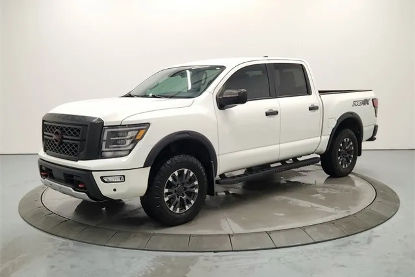 2023 Nissan Titan PRO-4X photo 1