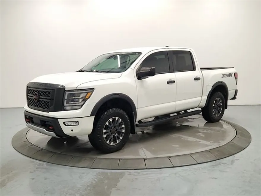2023 Nissan Titan PRO-4X photo 1