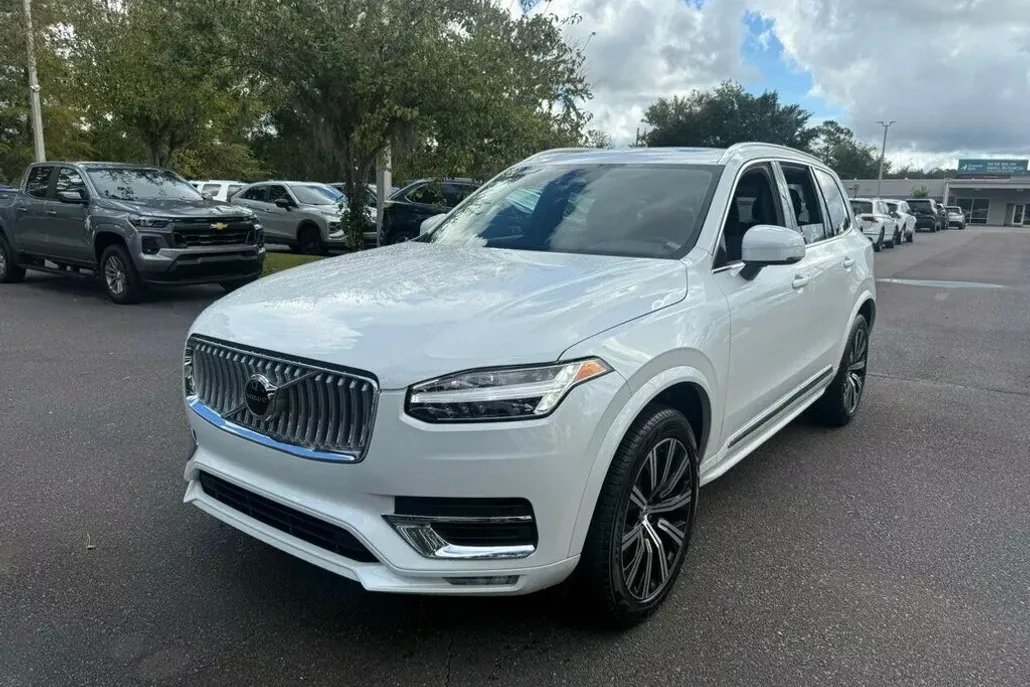2025 Volvo XC90 B5 AWD Core photo 1