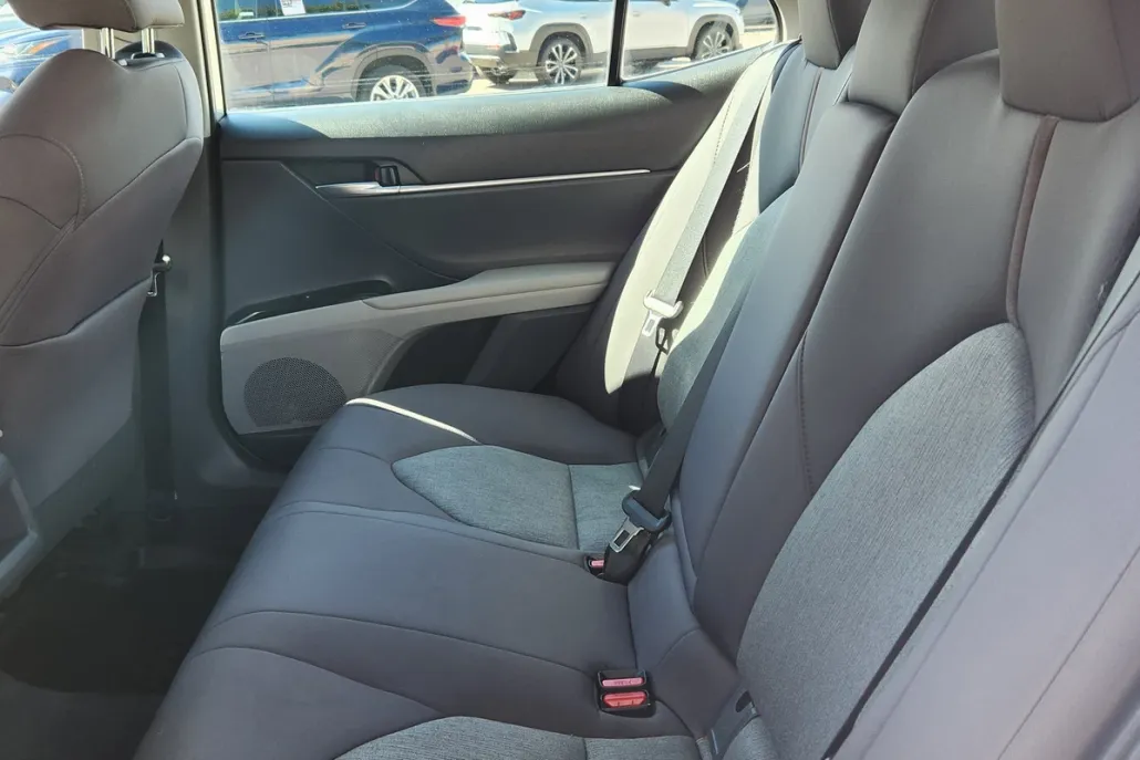 2020 Toyota Camry Hybrid LE photo 1